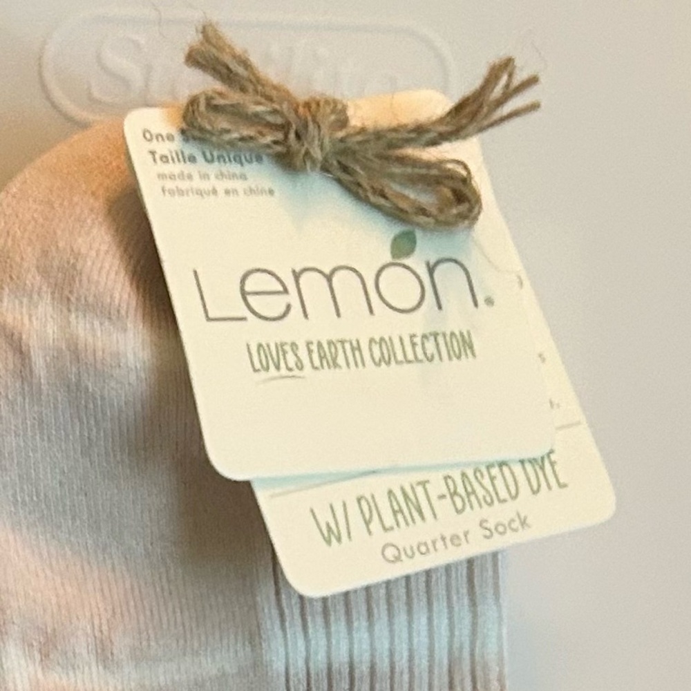 Lemon Woman’s 2 Pack Quarter Socks NWT - Picture 4 of 4
